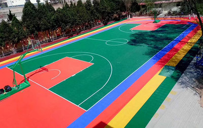 專業打造高品質體育場地——云南曲靖昭通雙層大米字格懸浮式拼裝塑膠地板