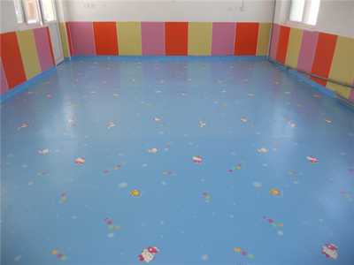 守護童真樂園 湖南幼兒園PVC地板與塑膠地板的全面解析